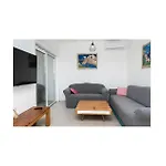 2 Bedroom Gorgeous In Apartment Vodice