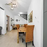 2 Bedroom Gorgeous In