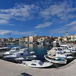 2 Bedroom Gorgeous In Apartment *