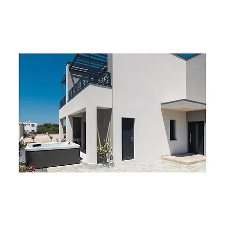 2 Bedroom Gorgeous In