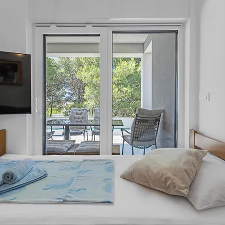 2 Bedroom Gorgeous In *