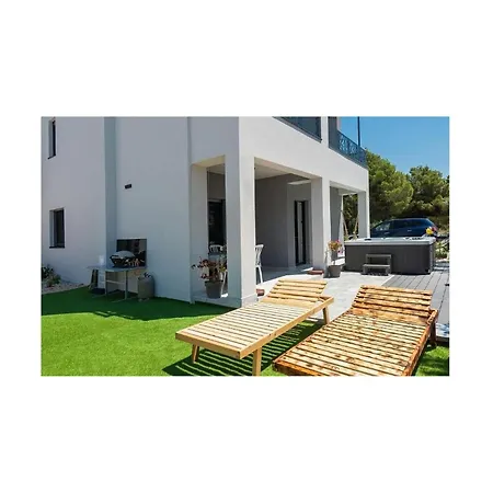 2 Bedroom Gorgeous In Vodice