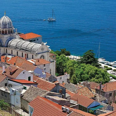 2 Bedroom Gorgeous In Apartment Vodice