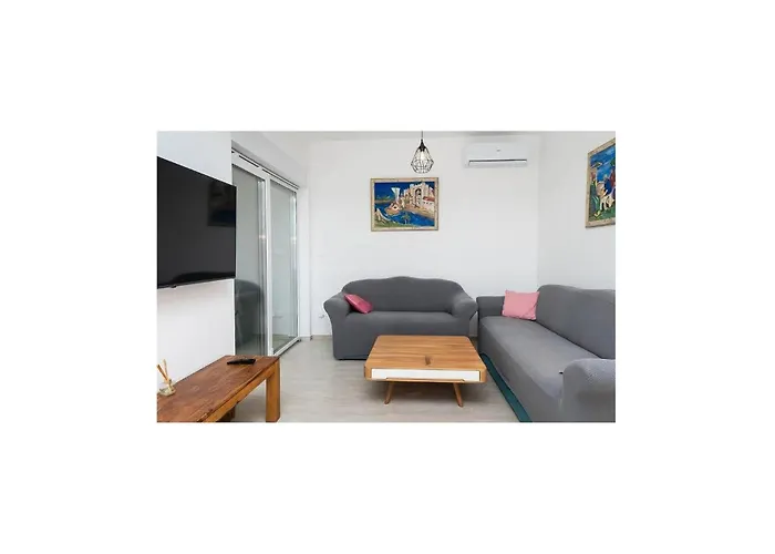 2 Bedroom Gorgeous In Appartement Vodice