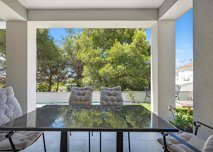 2 Bedroom Gorgeous In Appartement *