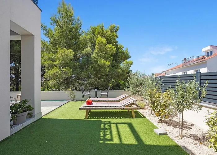 2 Bedroom Gorgeous In Appartement *