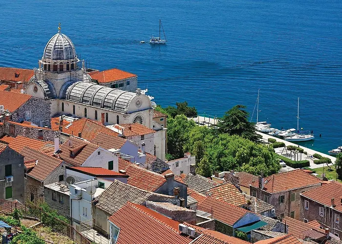 2 Bedroom Gorgeous In Appartement Vodice